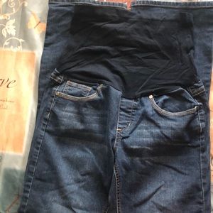 Size M maternity jeans